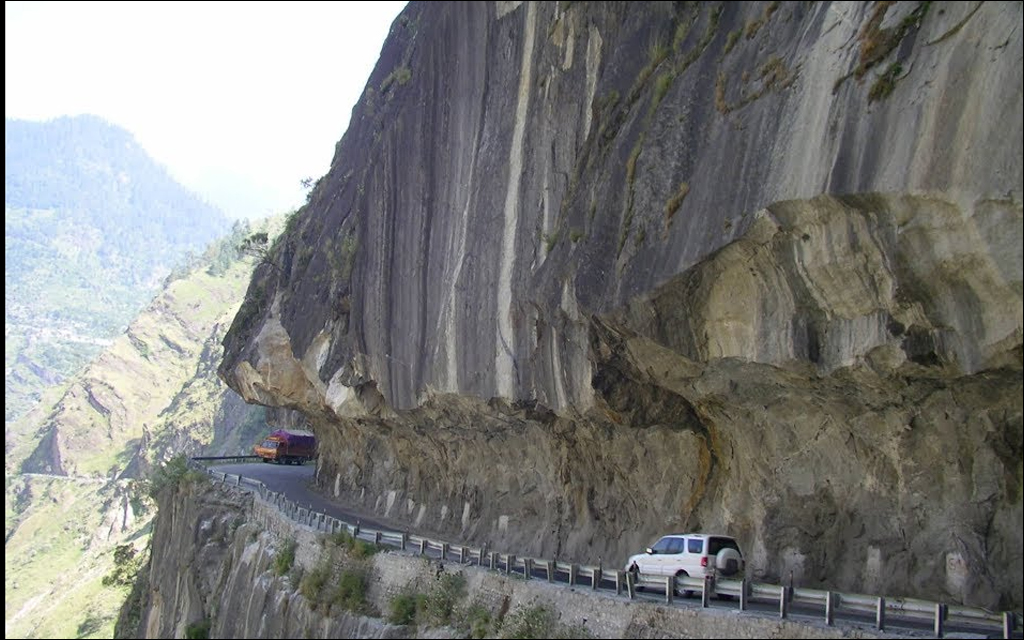 You are currently viewing India’s deadliest roads for adventure seekers!