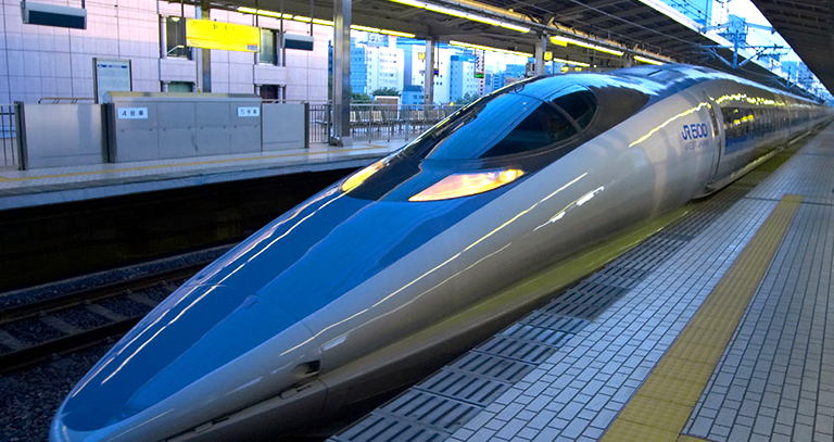 Read more about the article Bullet Trains in Japan – Speed, Routes & Ticket Prices